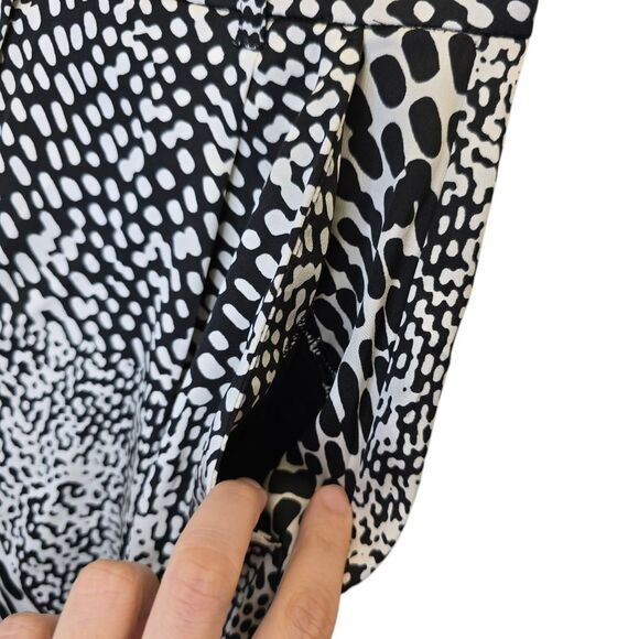 Express Women's 0 Black and White Abstract Print Dressy Satin Shorts - Picture 4 of 16
